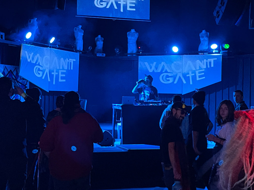 Vacant Gate